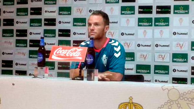 Isi, jugador del Murcia, en rueda de prensa. (FOTO: Real Murcia)