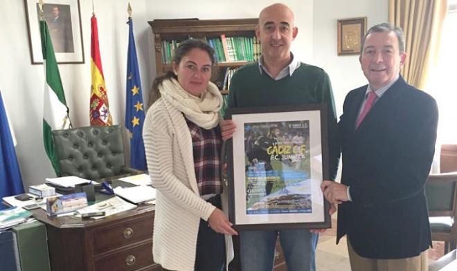 Entrega en el ayuntamiento de Setenil de las Bodegas.