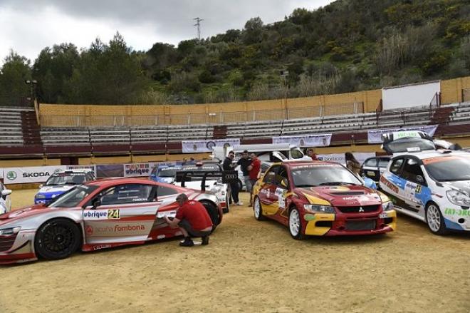 Imagen de la coches que participaron en la carrera.