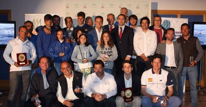 Foto de familia de los premiados.