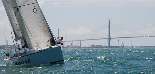 El Brujo, navegando por la Bahía de Cádiz.