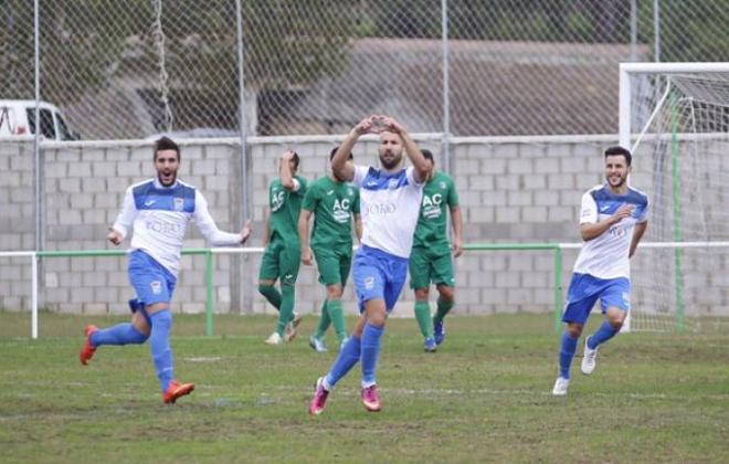 Quirós celebra uno de sus goles ante Los Cortijillos.