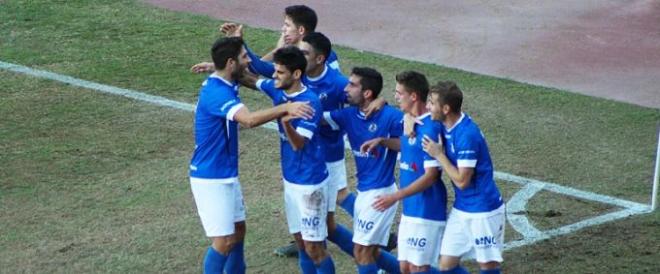 El equipo celebra uno de los goles ante El Torno.