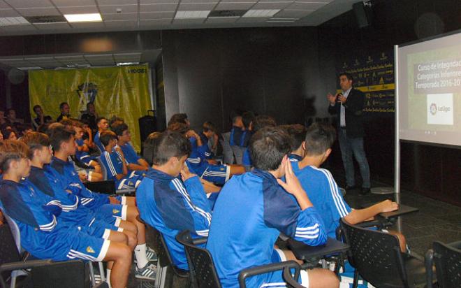 Los canteranos, durante el curso de integridad (Foto: CCF).