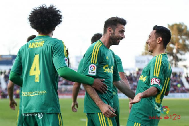 Alvarito y José Mari celebran un gol del Cádiz (Foto: LaLiga).