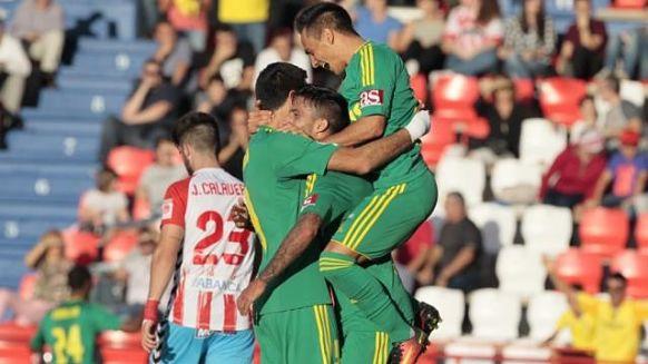 Los jugadores del Cádiz celebran el gol de Álvaro García al Lugo (Foto: LaLiga).