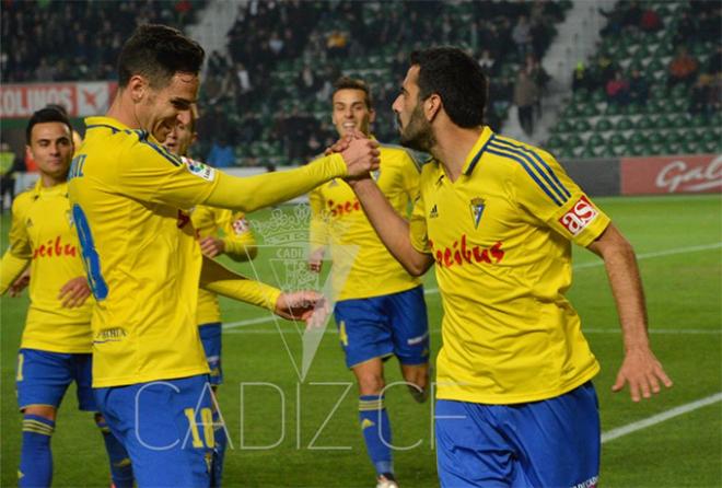 Güiza celebra el gol al Elche (Foto: CádizCF).