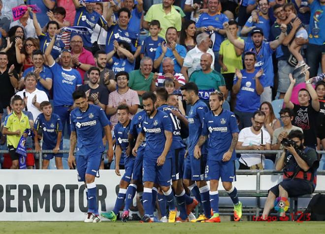 La plantilla del Getafe celebra el gol de Cala (Foto: LaLiga).