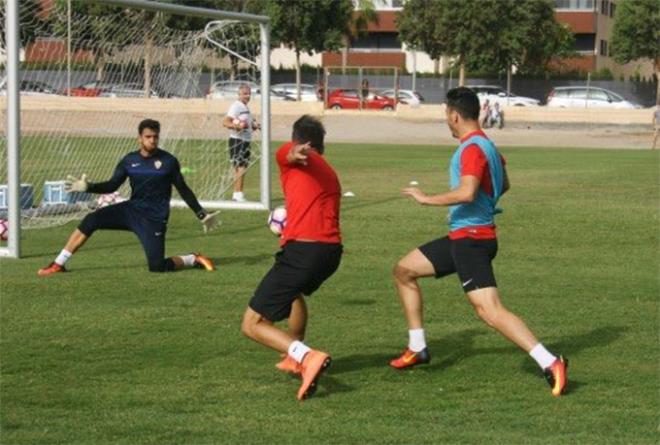 El Almería prepara el partido ante el Cádiz (Foto: UDA).