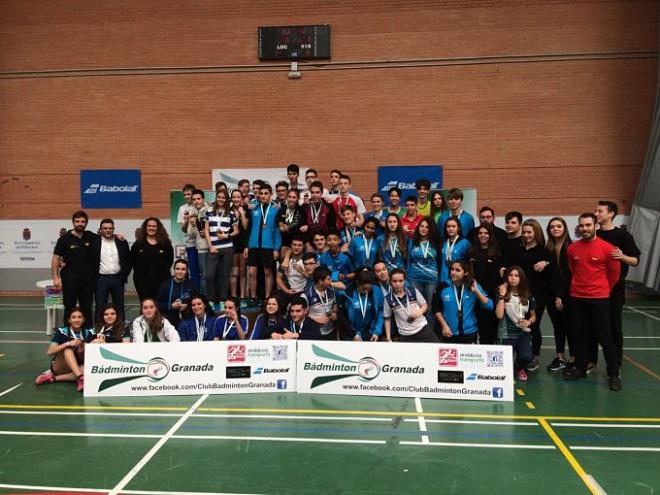 Jóvenes participantes del campeonato andaluz de bádminton.