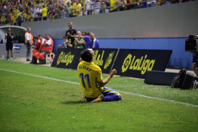 Alvaro celebrando el gol frente al Nástic (Foto: Cristo García).