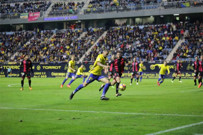 Imagen del partido de la primera vuelta entre ambos conjuntos (Foto: Cristo García).