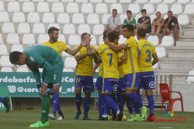 El Cádiz celebrando un gol (Foto: LaLiga).