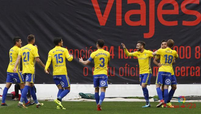 Los jugadores celebran el gol de Barral (Foto: LaLiga).