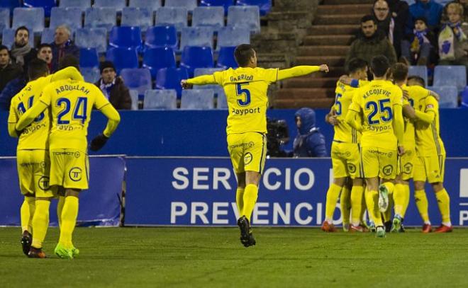 Jugadores del Cádiz celebran uno de los goles ante el Zaragoza (Foto: Dani Marzo).