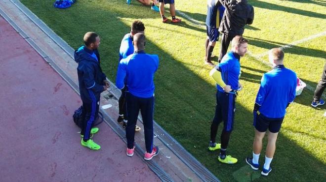 Sankaré, al margen en un entrenamiento de esta temporada.