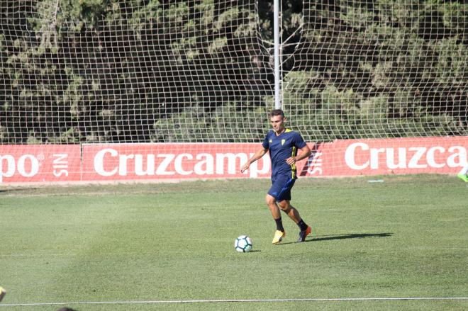 Barral, durante un entrenamiento con el Cádiz.