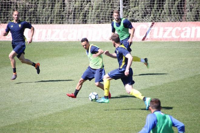 Varios jugadores del Cádiz durante un entrenamiento (Foto: CCF).