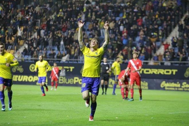 Álex, celebrando un gol (Foto: Cristo García).