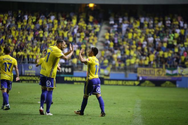 Álvaro y Carrillo celebran un gol (Foto: Cristo García).