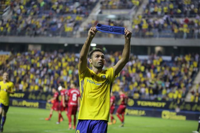 Barral celebra un gol contra el Osasuna (Foto: Cristo García).