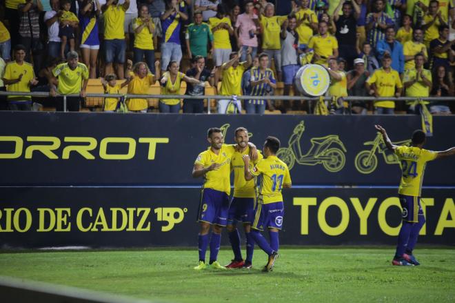 El Cádiz celebra un gol en la temporada 17/18.