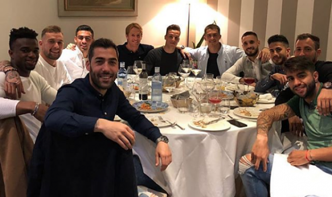 Varios jugadores del Cádiz, durante la cena (Foto: Álex Fernández).