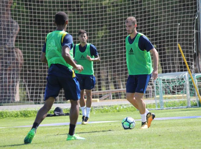 Mikel Villanueva durante un entrenamiento (Foto: Cristo García).