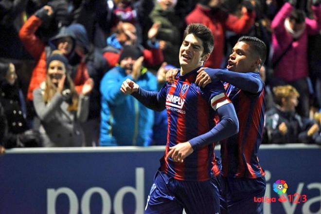 Melero festeja junto al 'Cucho' uno de sus goles (Foto: LaLiga).