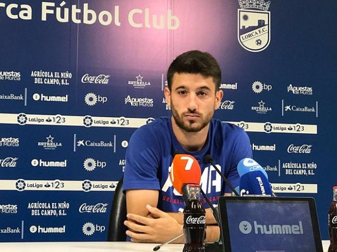 El jugador del Lorca Nando en rueda de prensa (Foto: LCF).