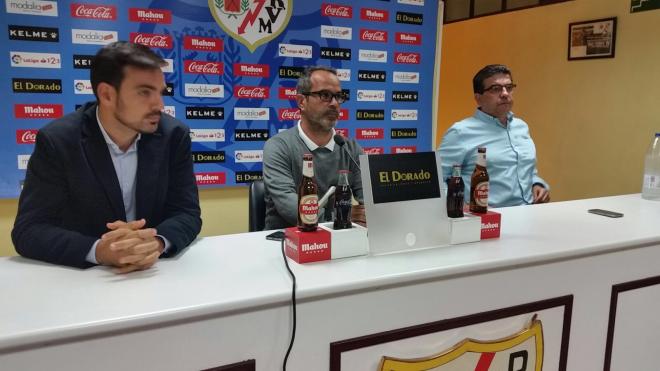 Cervera, en la sala de prensa de Vallecas.