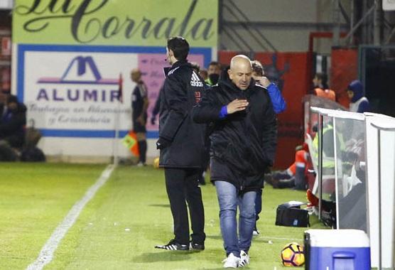 Claudio deja de ser entrenador del Mirandés.