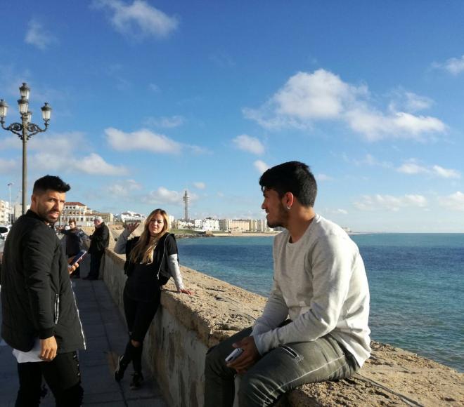 Los futbolistas, en la visita del Kun a Cádiz (Foto: ElDesmarque Cádiz).