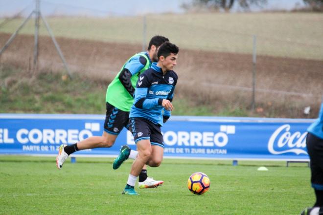 Manu García, en un entrenamiento con el Alavés.