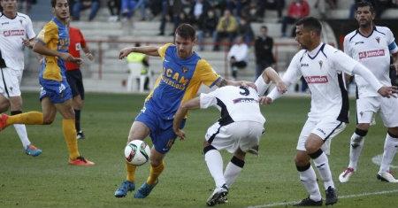 El UCAM no pudo ganar al San Roque.