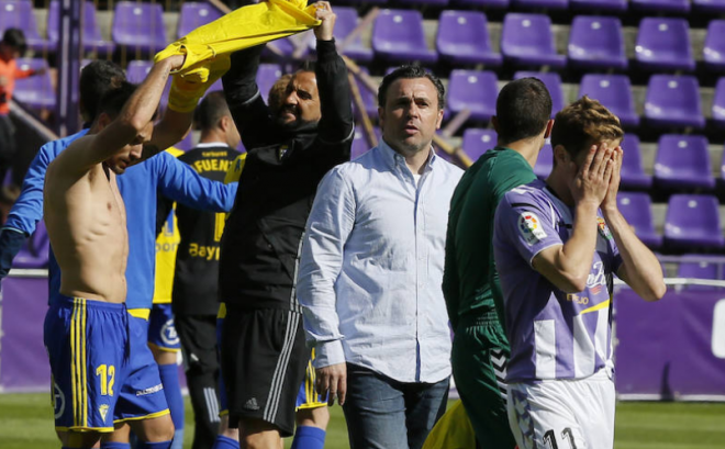 Alegría del cadismo y tristeza del Valladolid (Foto: El Norte de Castilla).