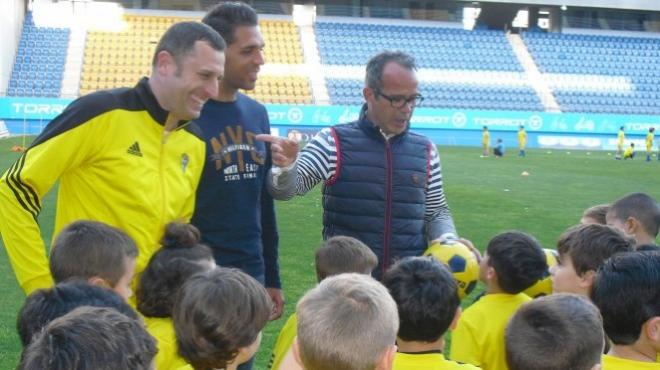 Varela, junto a Perera y Cervera (Foto: Cádiz CF).