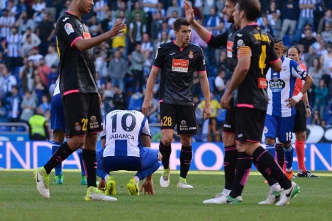 Andone se lamenta del gol del Espanyol (Foto: Óscar Cajide).