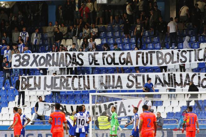 Pancarta de Riazor Blues en el duelo ante Las Palmas (Foto: LaLiga).