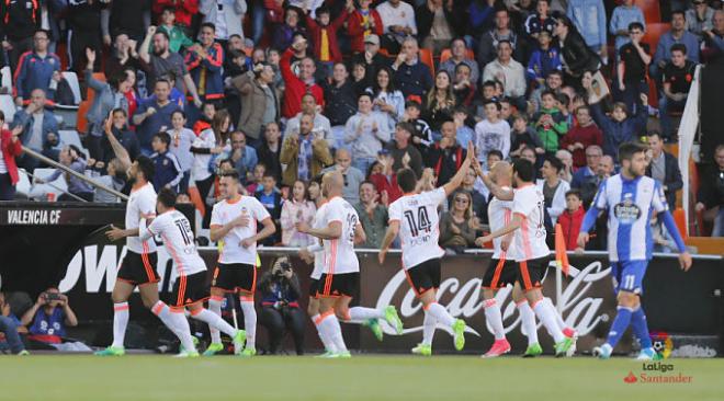 El Valencia celebra el primer gol ante el Dépor (Foto: LaLiga).