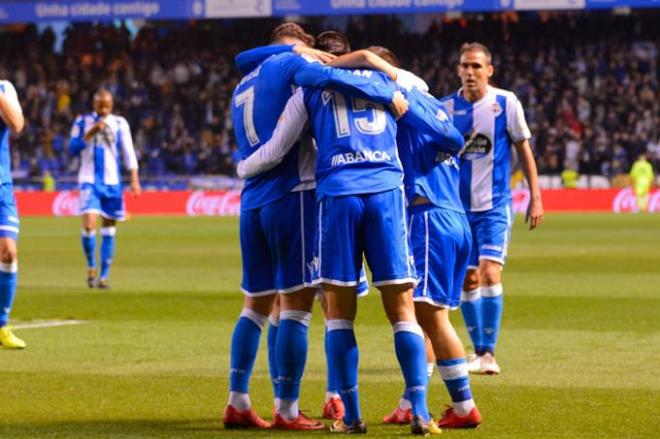 La plantilla del Dépor celebra un gol de esta temporada (Foto: Óscar Cajide).