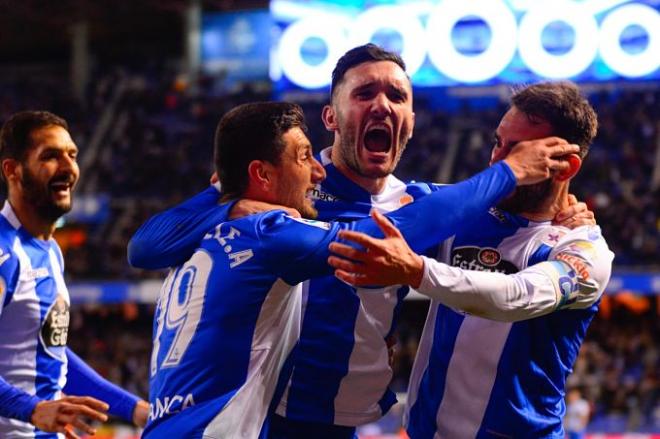 Los jugadores del Dépor celebran el gol de Adrián (Foto: Óscar Cajide).