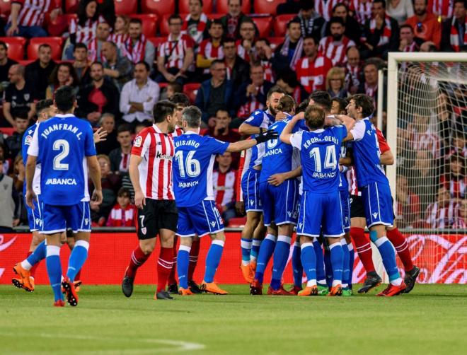 El Dépor celebra uno de los goles ante el Athletic (Foto: EFE).