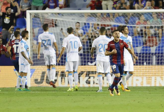Bardhi celebra un gol ante el Dépor (Foto: LaLiga).