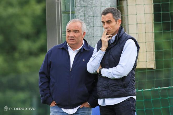 Ernesto Bello, junto a Carmelo del Pozo, en un entrenamiento del Dépor (Foto: RCD).