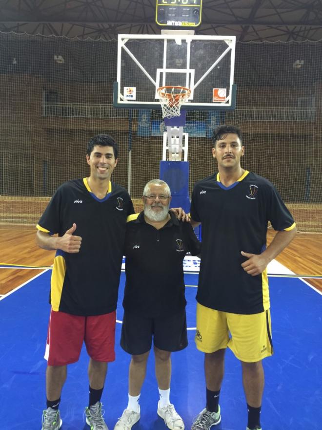 Pacheco y Román junto a su técnico.