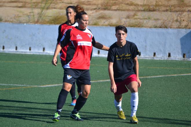 Patri en un lance del encuentro ante el Huelva Atlético.