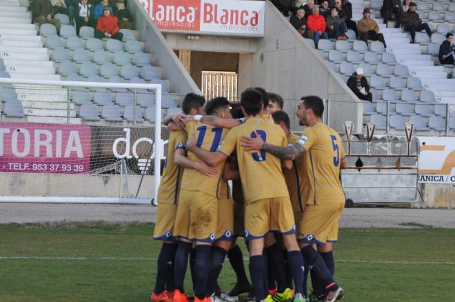 Jugadores del Decano celebran un gol en Jaén | Tenor