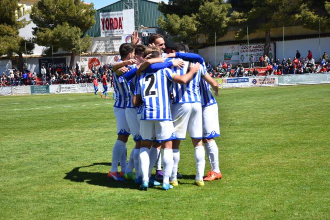 Jugadores del Recre celebran el gol | Tenor