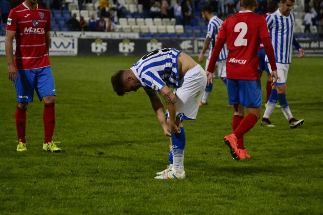 Iván Aguilar durante un partido con el Recre